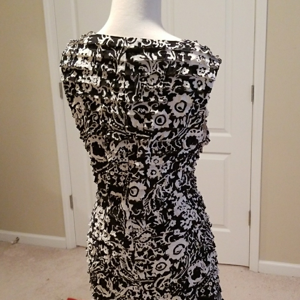 Dress - Picture 4 of 5